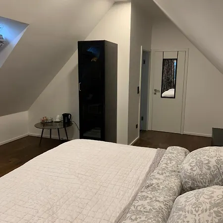 Ruhiges Im Schoenen Kaiserswerth *