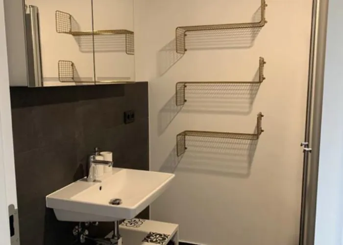 Ruhiges Im Schoenen Kaiserswerth * Dusseldorf