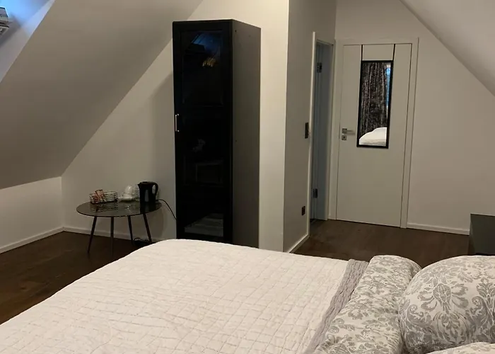 Ruhiges Im Schoenen Kaiserswerth *