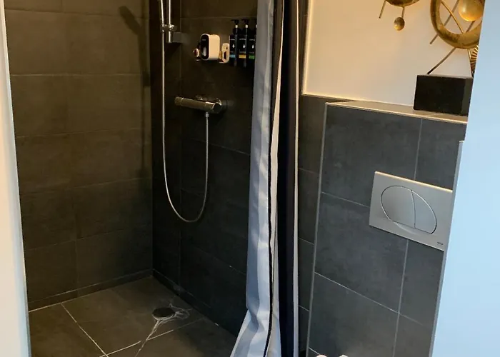 Ruhiges Im Schoenen Kaiserswerth * Dusseldorf