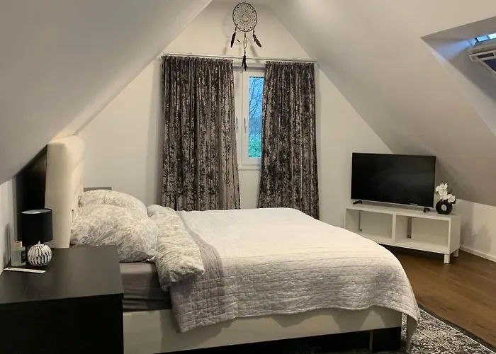 Ruhiges Im Schoenen Kaiserswerth