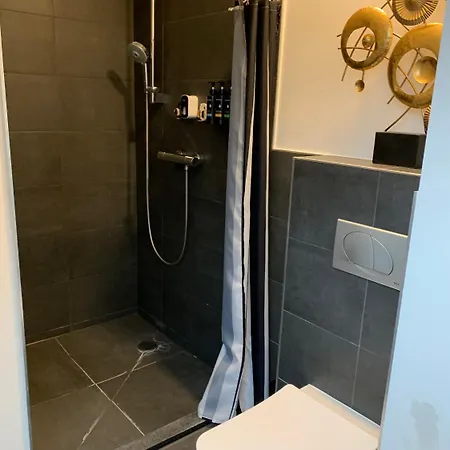 Ruhiges Im Schoenen Kaiserswerth * دوسلدورف