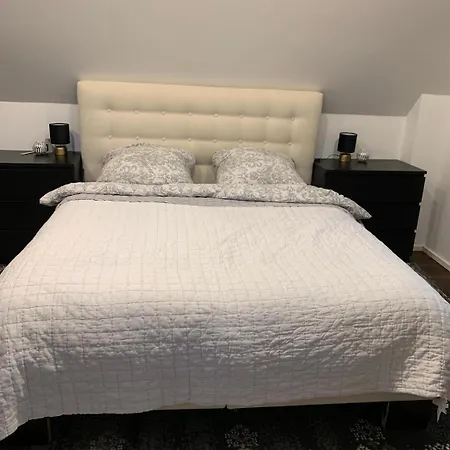 Ruhiges Im Schoenen Kaiserswerth Дюссельдорф