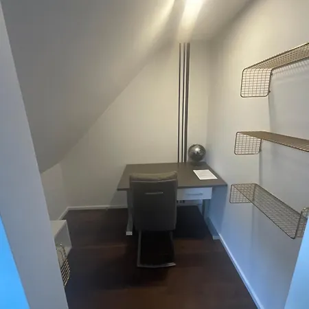 Ruhiges Im Schoenen Kaiserswerth * Дюссельдорф